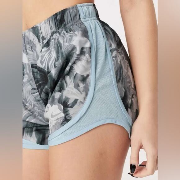 Nike Women's Brief-Lined Printed Tempo Running Shorts size XS (b17) NWOT - Picture 3 of 7
